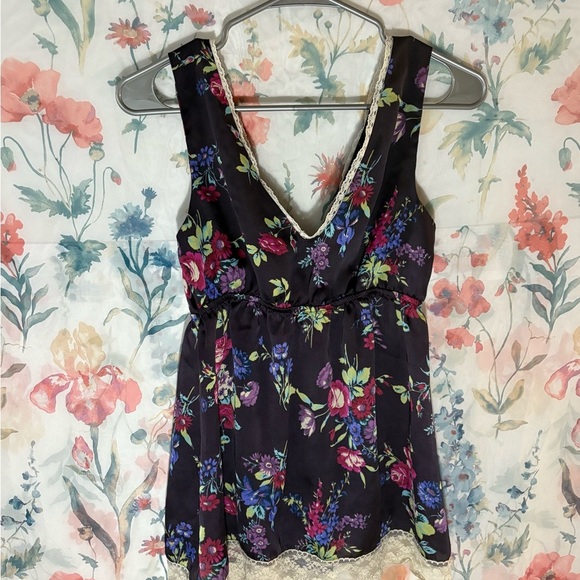 Vintage Lily White Floral Tank Top - Picture 5 of 10